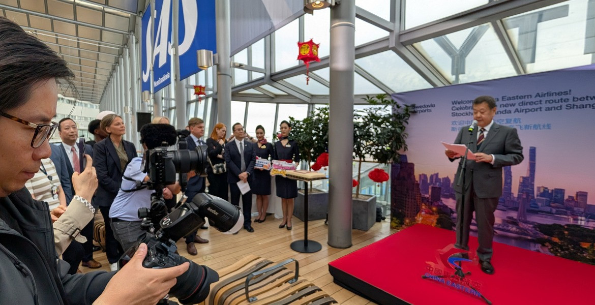 Fotografer dokumenterade ceremonin när China Eastern Airlines återvände till Arlanda.
