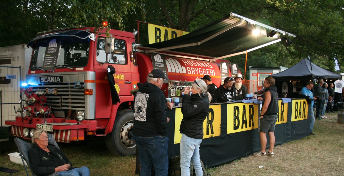Röd brandbil ombyggd till bar på Time To Rock