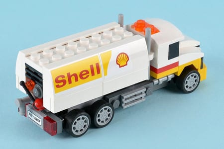Lego stoppar samarbeten med Shell