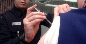 Studier visar på ökade risker med influensavaccin