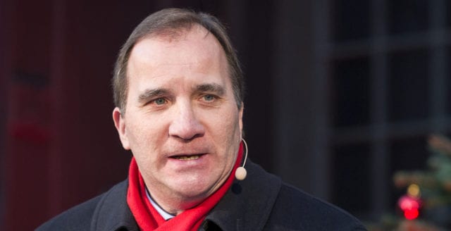 Historiska ögonblicket: riksdagen avsätter Löfven