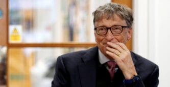 80 procent fick bieffekter i tester av nytt coronavaccin – Bill Gates pressad