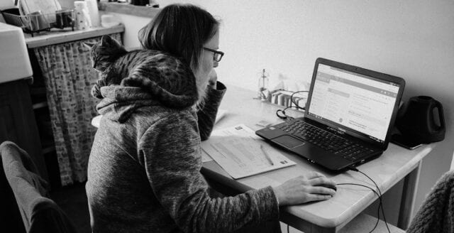 Regeringen vill tvinga folk att jobba hemifrån