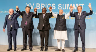 Brics söker vägar runt dollarn inför toppmötet