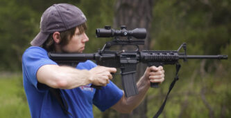 Tidöpartierna backar efter kritikstorm – AR-15-vapen ska inlösas frivilligt