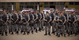 Massiv polisrazzia i Rio – minst 64 dödade i blodig konfrontation