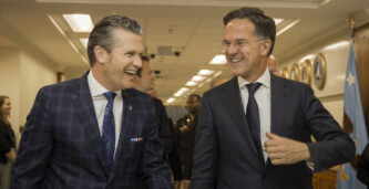 Hegseth till Europa: Köp fler amerikanska vapen till Ukraina