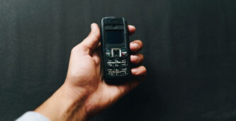 Var tredje svensk kan tänka sig knapptelefon