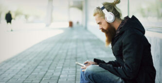 Trådlösa hörlurar kan ge sköldkörtelknölar