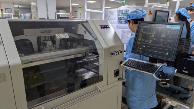 Produktionslinje hos TechVision i Shenzhen — GKG-maskin för kretskortstillverkning