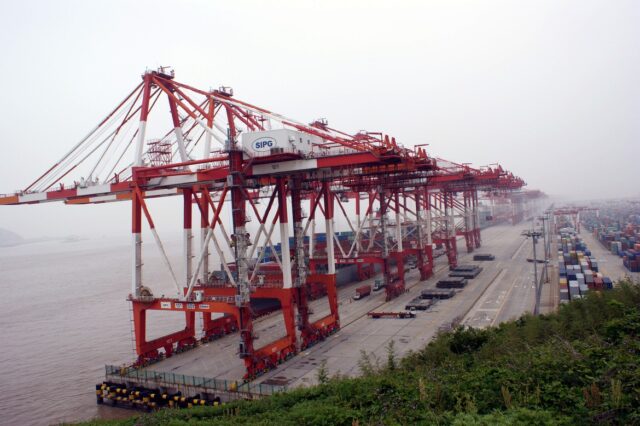 Containerterminal i Yangshan-hamnen utanför Shanghai.