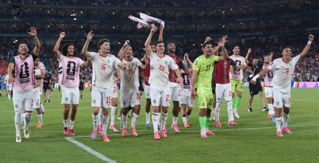 Marockos spelare firar efter avancemanget i fotbolls-VM