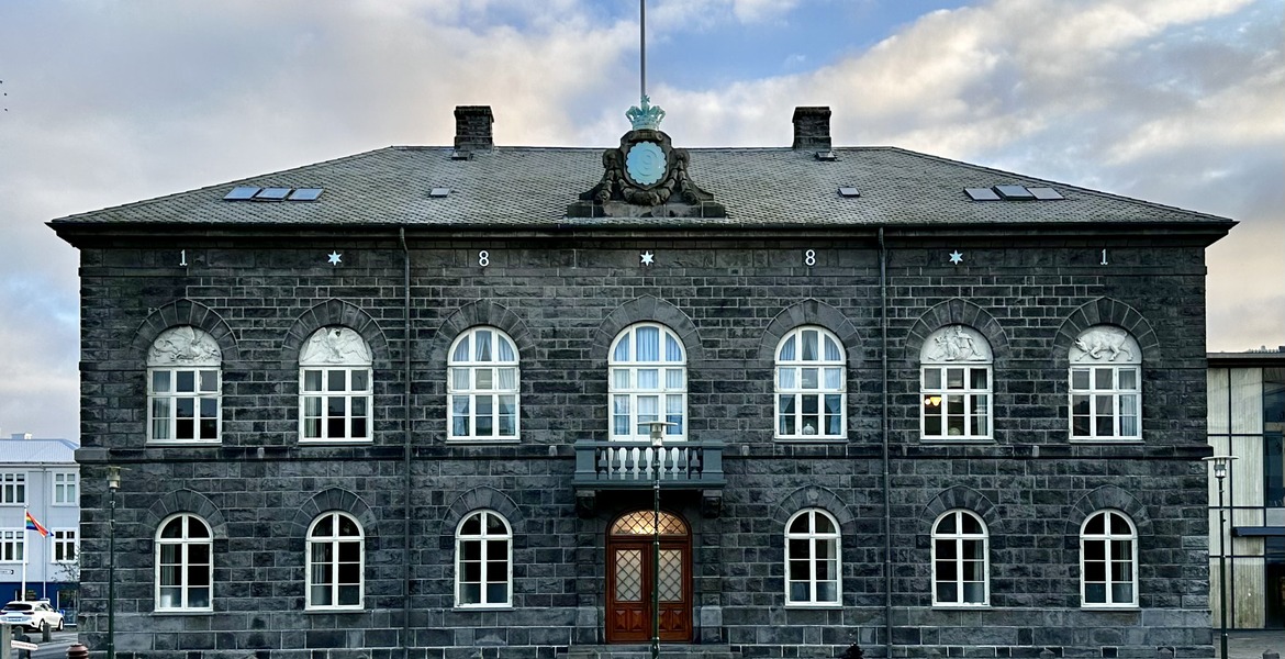 Islands parlamentsbyggnad Alltinget i Reykjavik.