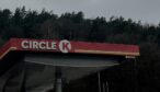 Circle K-tak över en bensinstation i Sverige.
