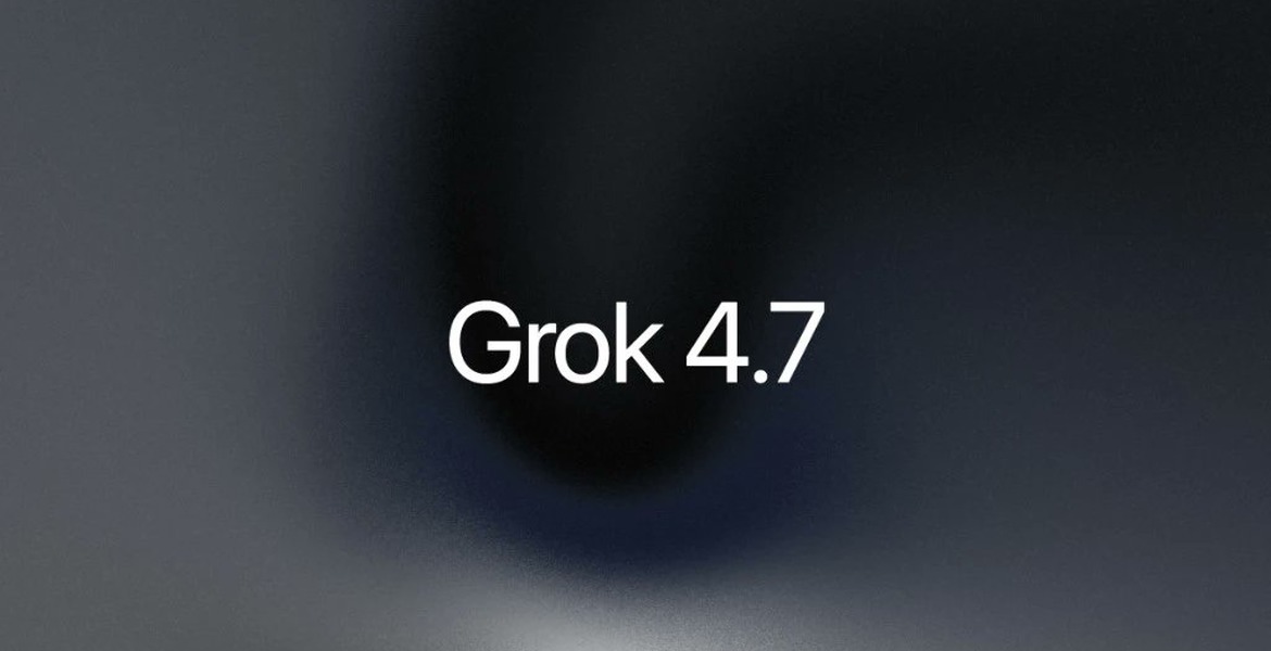 Gråsilvrig bakgrund med texten Grok 4.7 i vitt, SpaceXAI:s officiella lanseringsbild.