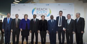 Merkel: Gates köpte politiskt tryck med vaccinpengar