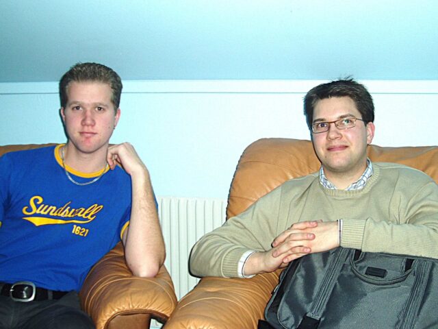 Per Nordin och Jimmie Åkesson sitter i skinnfåtöljer 2005.