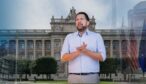 Jimmie Åkesson framför ett montage av Riksdagshuset samt EU- och NATO-flaggor