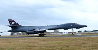 USA tar hem samtliga bombplan från brittisk flygbas
