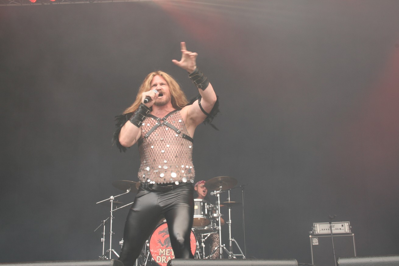 Rulle i Metal Dragon levererar tung rocksång.