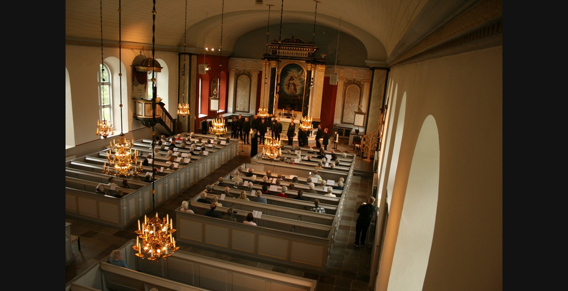 Jämshögs Kyrka. En mycket vacker kyrka som förvaltar mötet, toner och själen.